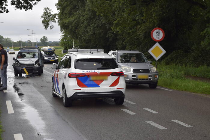 Veel schade na ongeval met bestelbus