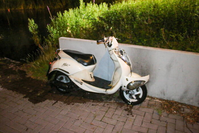 Zoektocht naar mogelijk te water geraakte scooterrijder