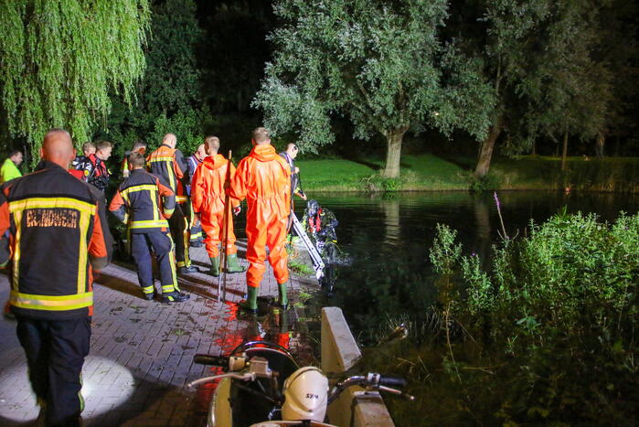 Zoektocht naar mogelijk te water geraakte scooterrijder