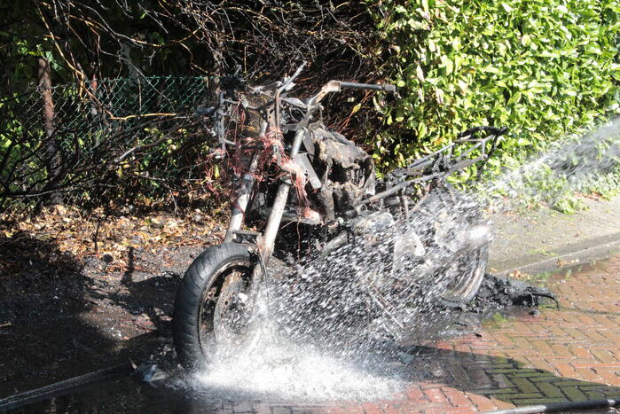 Motor vat vlam tijdens het rijden