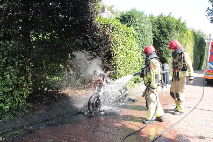 Motor vat vlam tijdens het rijden