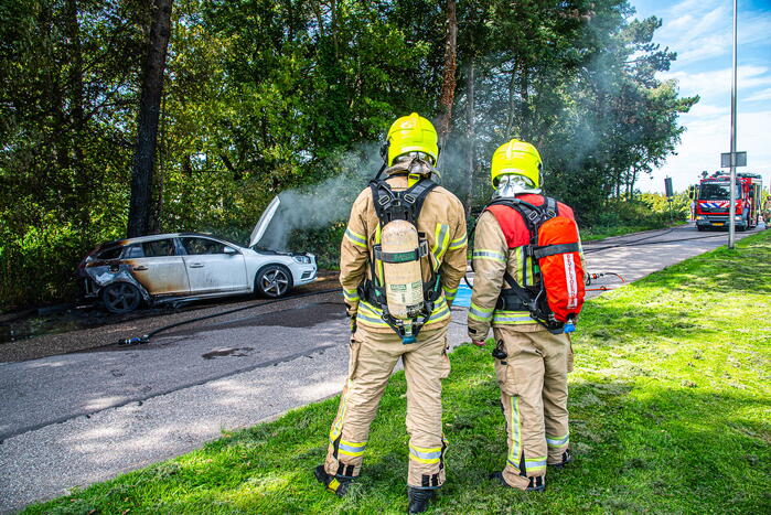 Auto rijdend in brand gevlogen