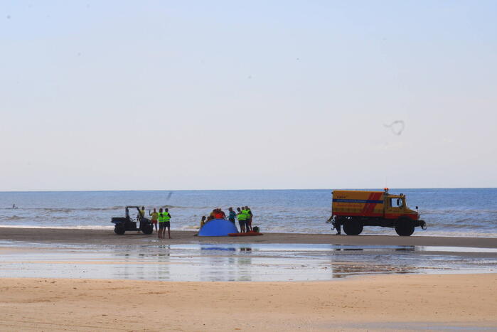 Veel bekijks bij landing traumahelikopter op strand
