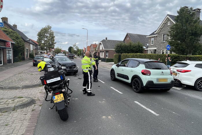 Hevige schade bij ongeval op kruising