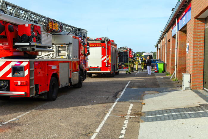 Brandweer voorkomt flinke brand in garagebedrijf