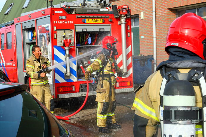 Brandweer voorkomt flinke brand in garagebedrijf