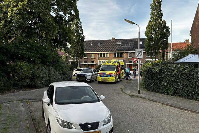 Afslaande auto komt in botsing met fietser