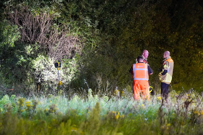 Automobilist vlucht na botsing op oprit