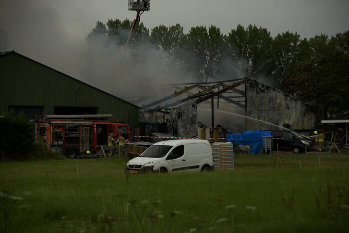 Boerderijwinkel verwoest door brand