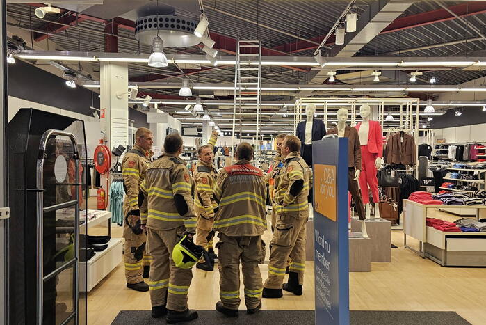Brandlucht in kledingwinkel