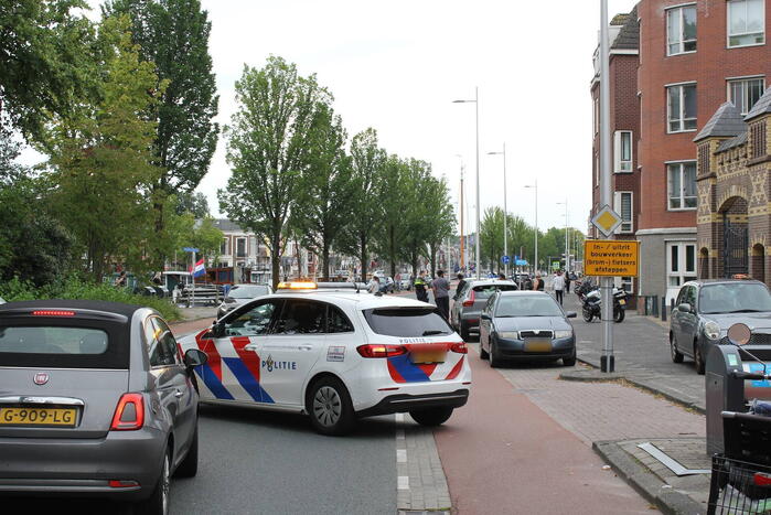 Fietser geschept door personenauto
