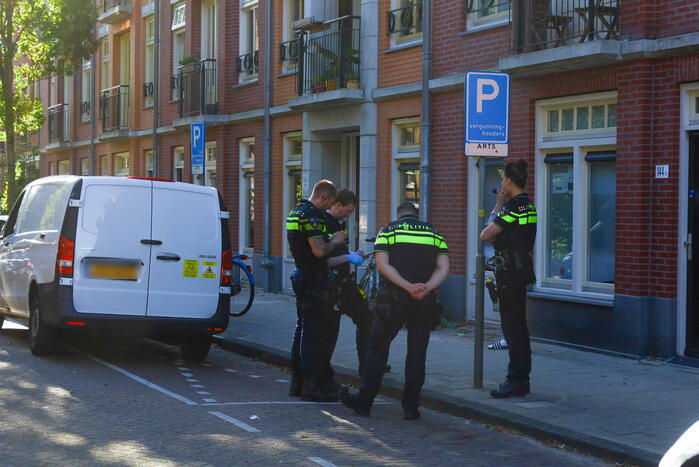 Pakketbezorger beroofd van voertuig