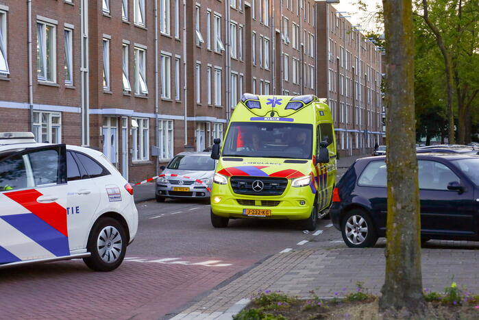 Straat afgezet vanwege steekpartij