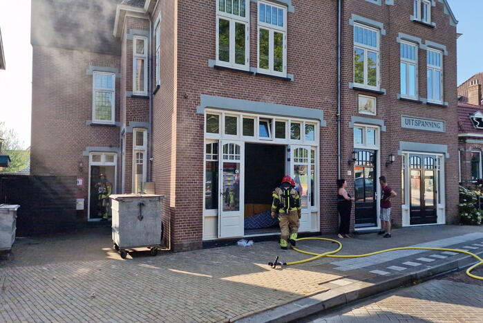 Katten gered bij brand in appartementencomplex