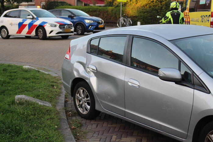 Bezorgscooter in botsing met auto