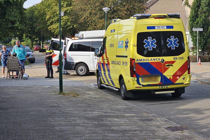 Veel schade bij ongeval tussen bestelbus en scooter