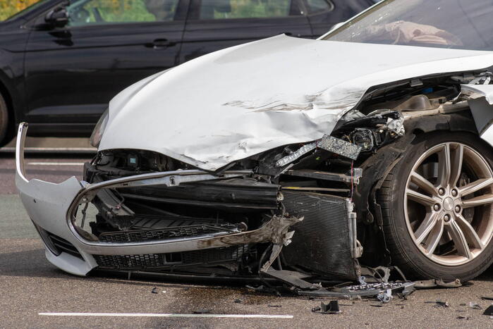 Twee auto's zwaar beschadigd bij ongeval