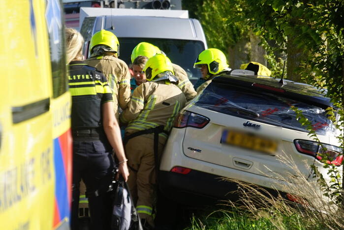Bestuurder onder invloed veroorzaakt ernstig ongeval op polderweg