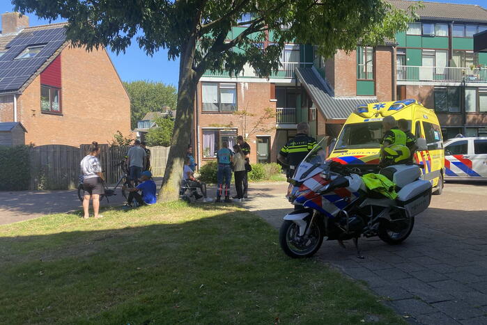 Scooterrijder en fietser in botsing
