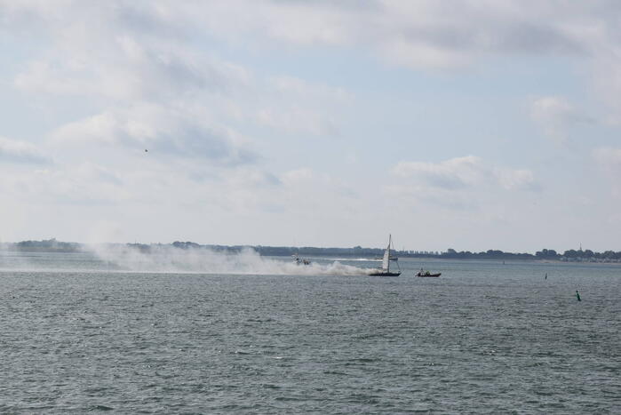 Zeiljacht uitgebrand op Oosterschelde