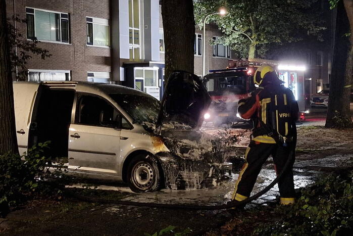 Brand in bestelbus snel geblust