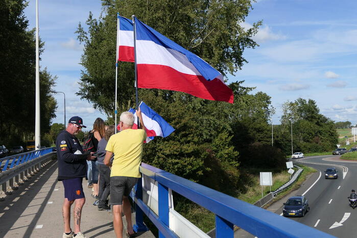 Demonstratie op viaduct