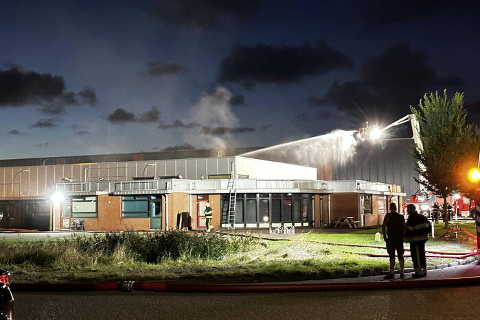 Grote brand in bedrijfspand