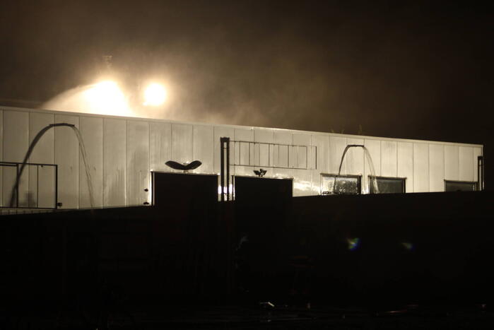 Grote brand in bedrijfspand