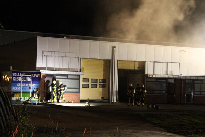 Grote brand in bedrijfspand