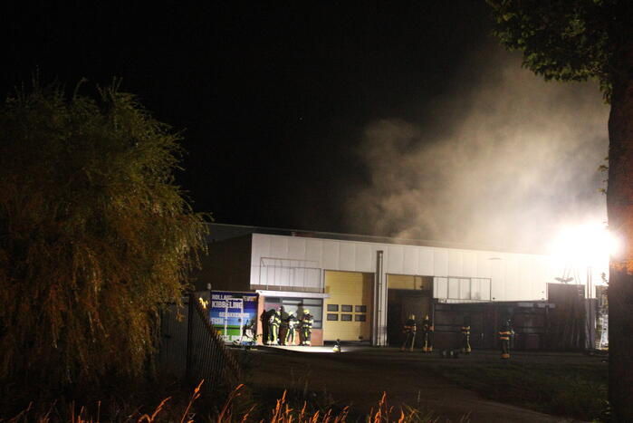 Grote brand in bedrijfspand