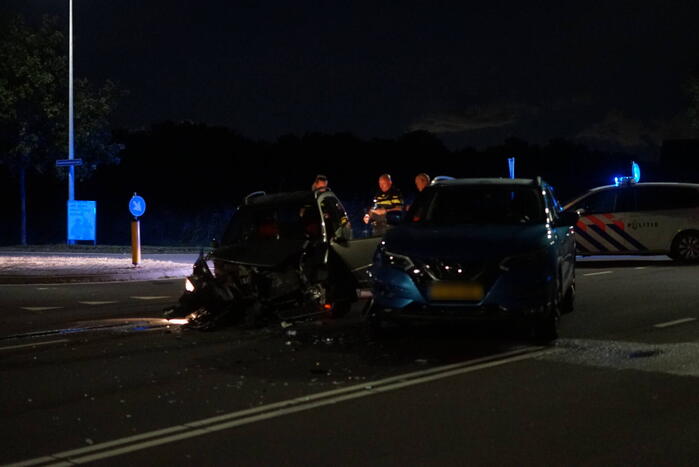 Twee gewonden na botsing met brommobiel