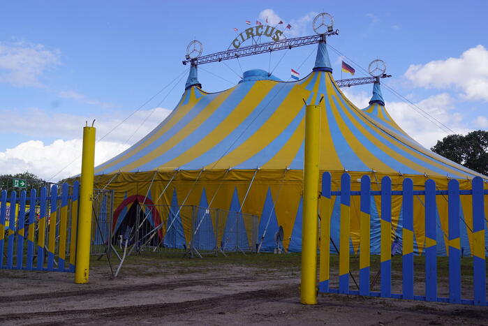 Opbouwen van circus begonnen