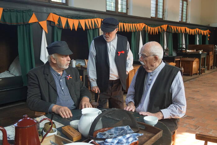 Verjaardag van koningin Wilhelmina wordt gevierd