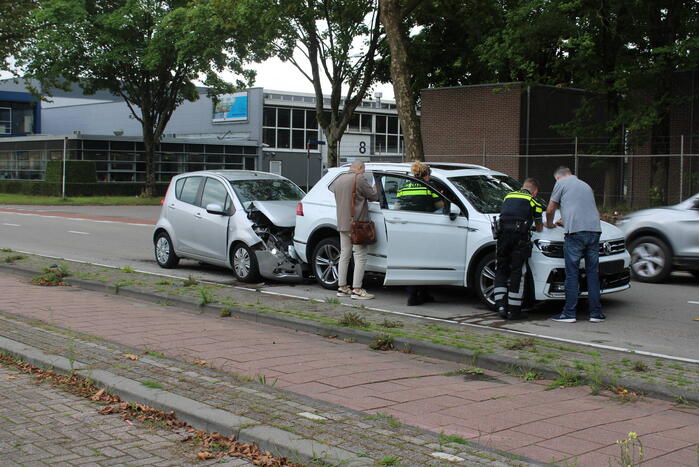 Persoon gewond bij botsing tussen drie voertuigen