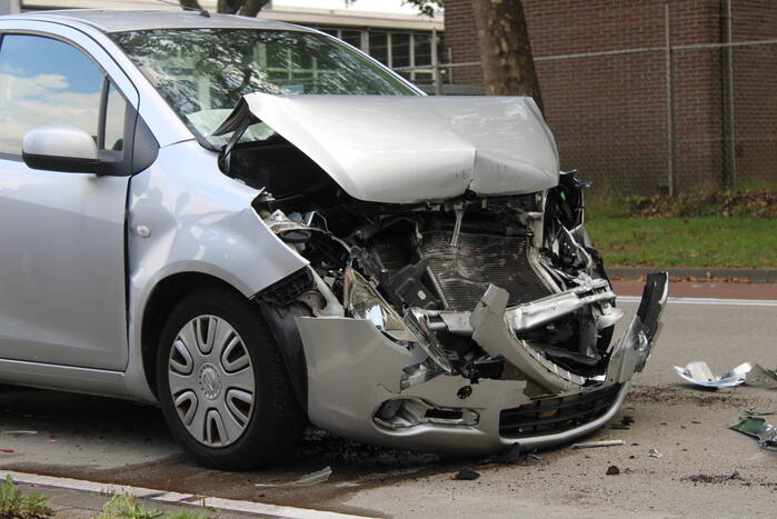 Persoon gewond bij botsing tussen drie voertuigen