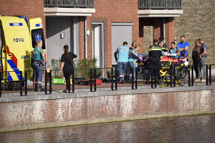 Persoon ernstig gewond na val van hoogte