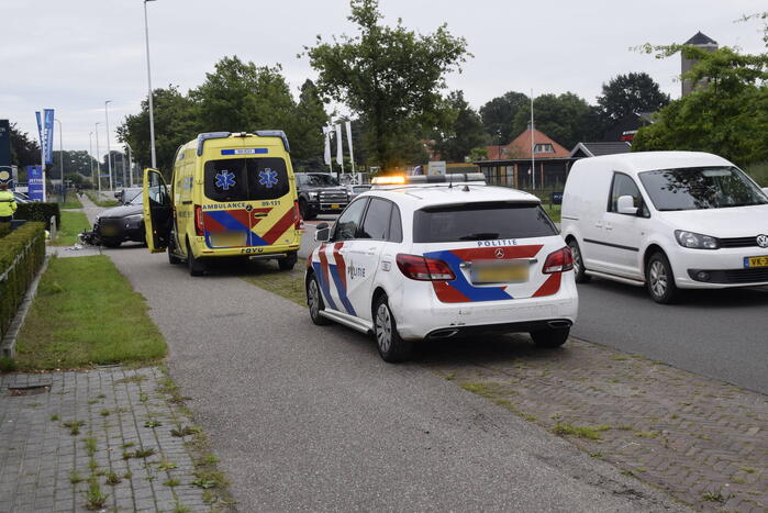 Automobilist ziet scooterrijder over het hoofd