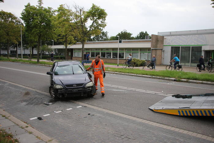 Auto belandt op zijn kop bij ongeval