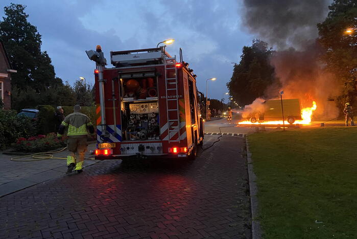 Bestelbus in lichterlaaie