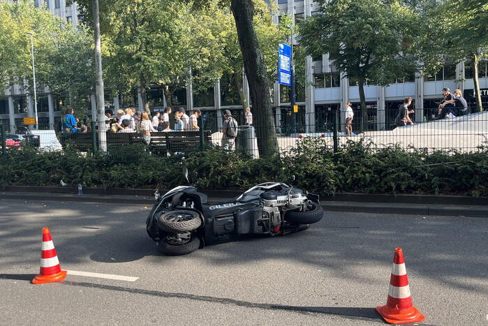 Motor aangereden door personenauto