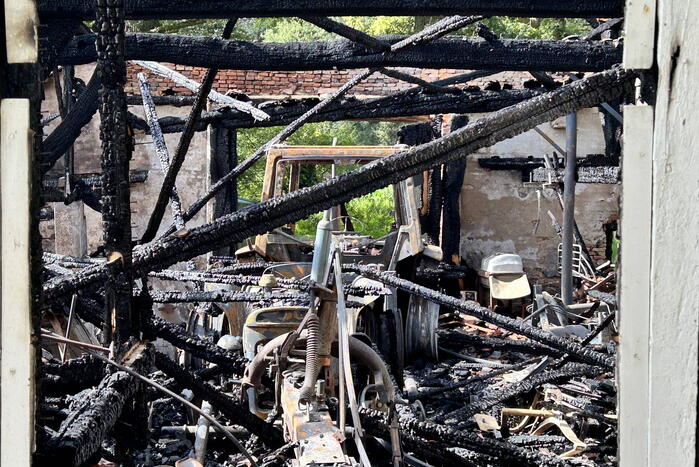 Schuur verwoest door brand