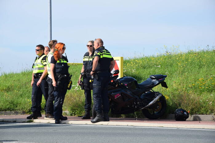 Motorrijder gewond bij ongeval op rotonde