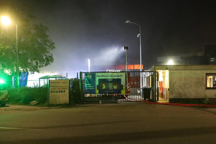Grote brand bij afvalverwerkingsbedrijf