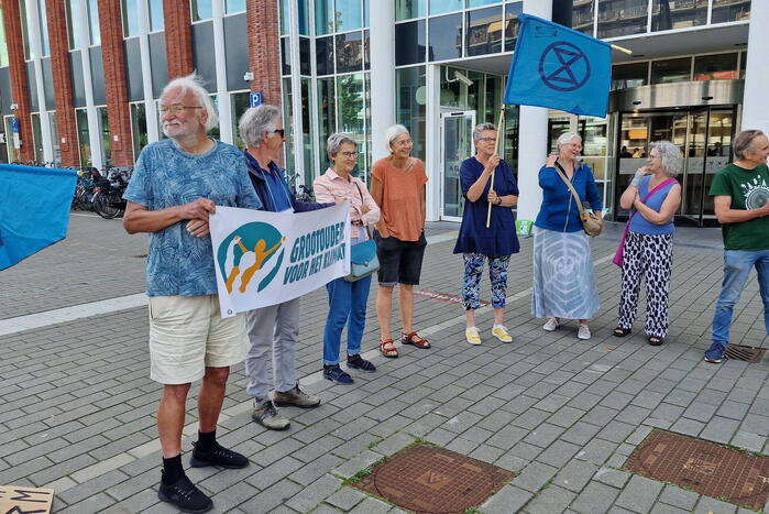 Demonstratie Extinction Rebellion voor het gemeentehuis