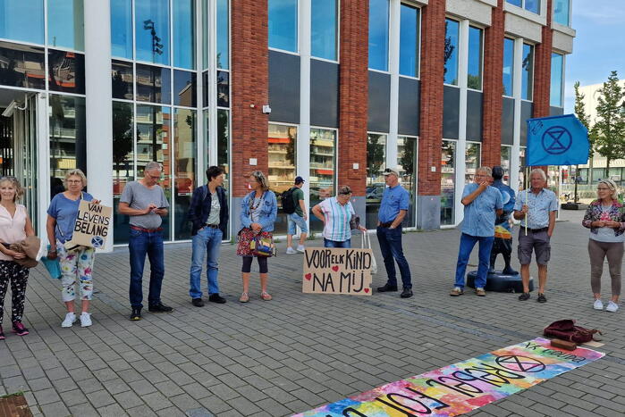 Demonstratie Extinction Rebellion voor het gemeentehuis