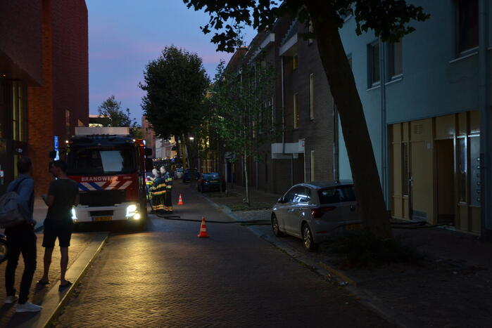 Woning vol rook door pannetje op het vuur