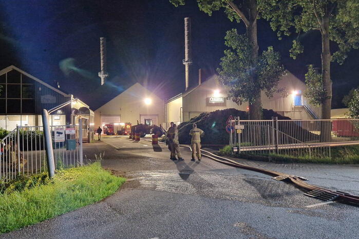 Brandweer uren bezig met brand bij grasdrogerij