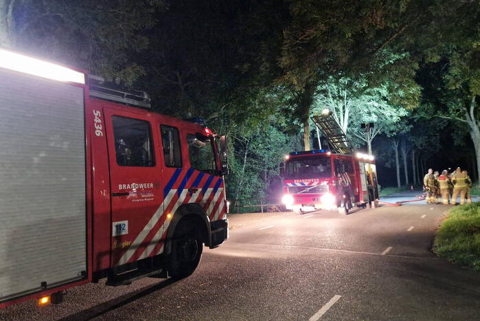 Brandweer uren bezig met brand bij grasdrogerij
