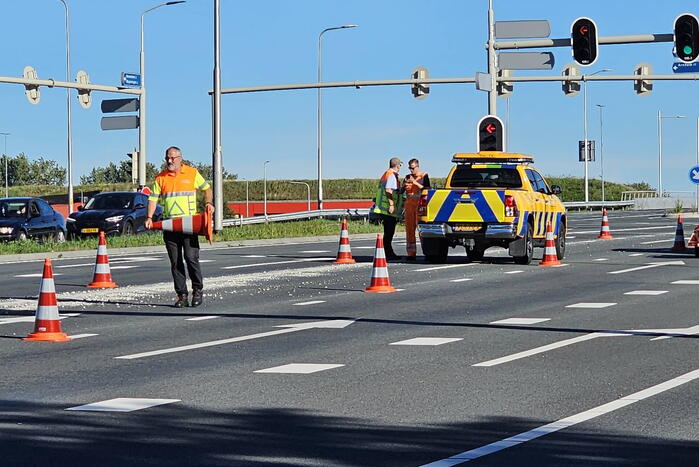 Vrachtwagen verliest lading tijdens rit
