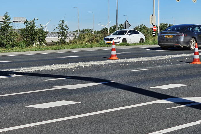 Vrachtwagen verliest lading tijdens rit